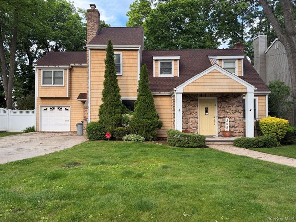 2595 Yorktown Street, Oceanside, NY 11572
