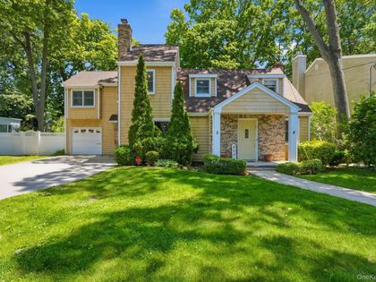 2595 Yorktown Street Oceanside, NY 11572