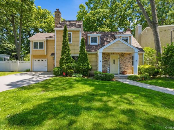 2595 Yorktown Street, Oceanside, NY 11572
