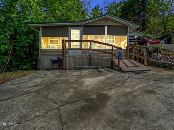 419 Mountain Thrush Drive, Townsend, TN 37882