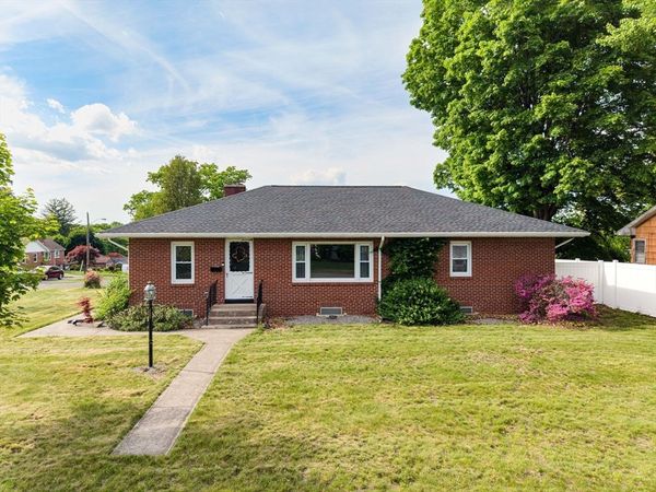30 Oakridge St, Ludlow, MA 01056