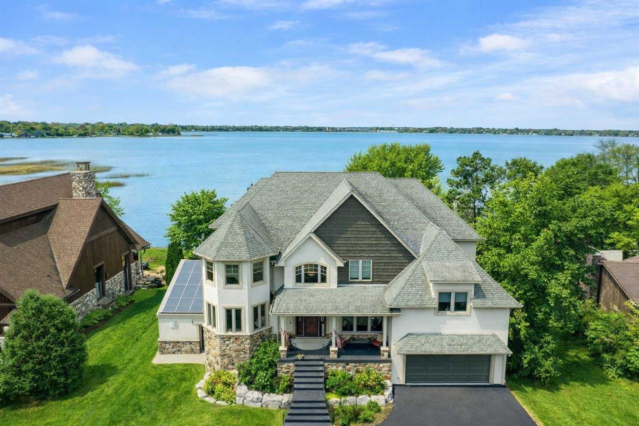 22620 Hayward Avenue N, Forest Lake, MN 55025