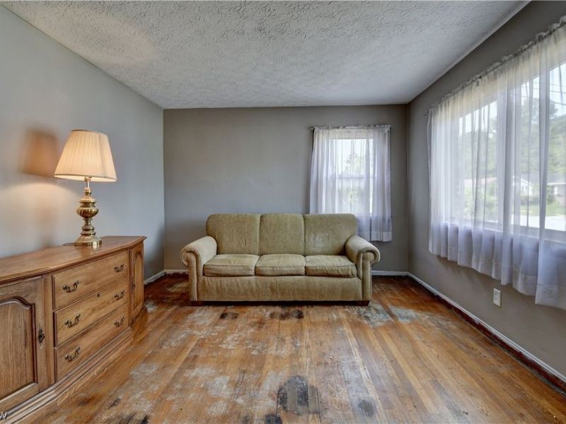 679 Mohawk Avenue, Akron, OH 44305 Photo 3