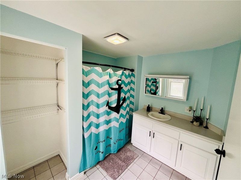 833 Main Street, Unit B(back), Conneaut, OH 44030 Photo 11