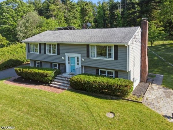 16 Old Mountain Rd, Clinton, NJ 08833