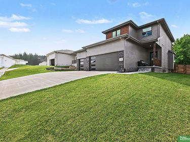 11605 Potter Street, Omaha, NE 68142