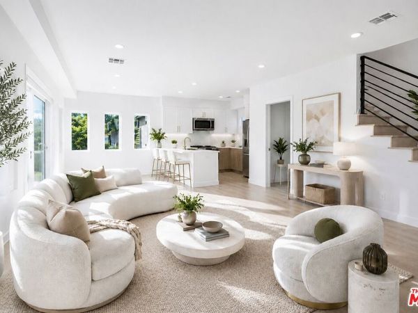 2120 N Beachwood Drive, Los Angeles, CA 90068
