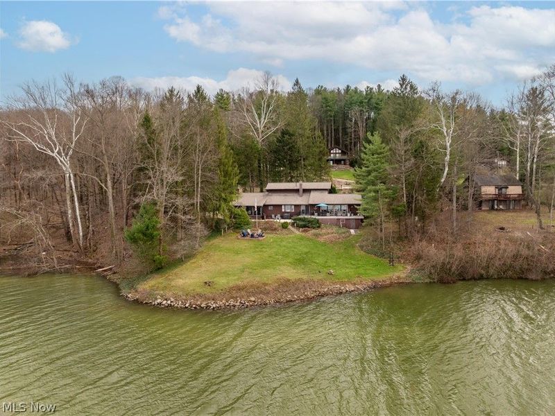 9707 Lakewood Drive NE, Mineral City, OH 44656 Photo 1