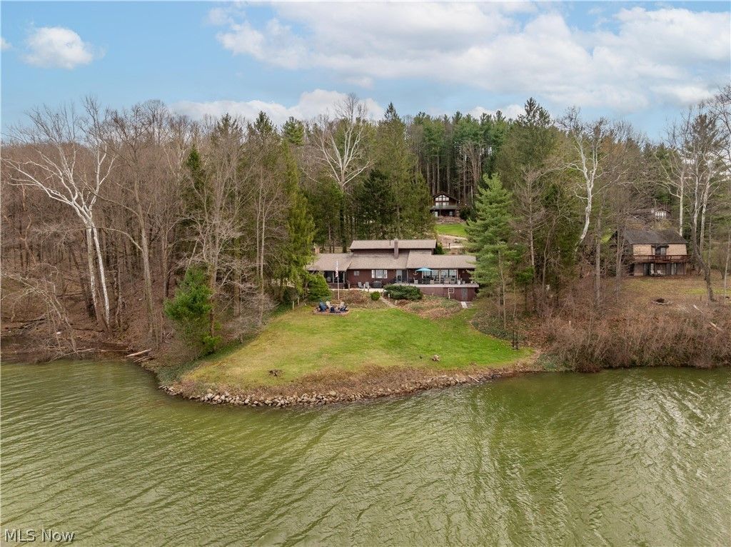 9707 Lakewood Drive Ne, Mineral City, OH 44656 Main Photo