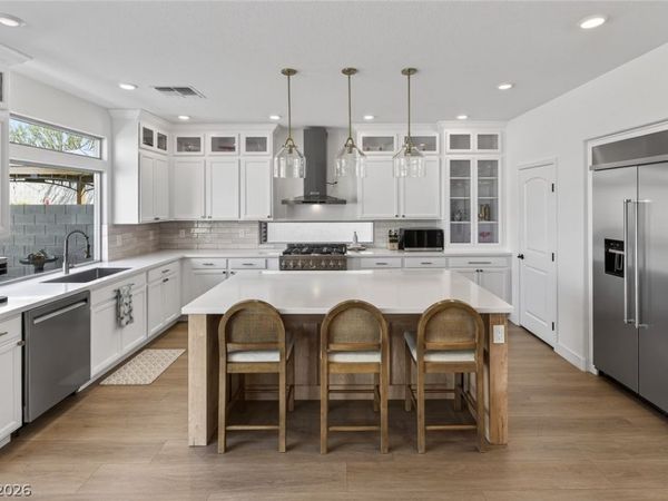 10446 Emerald Rye Street, Las Vegas, NV 89183