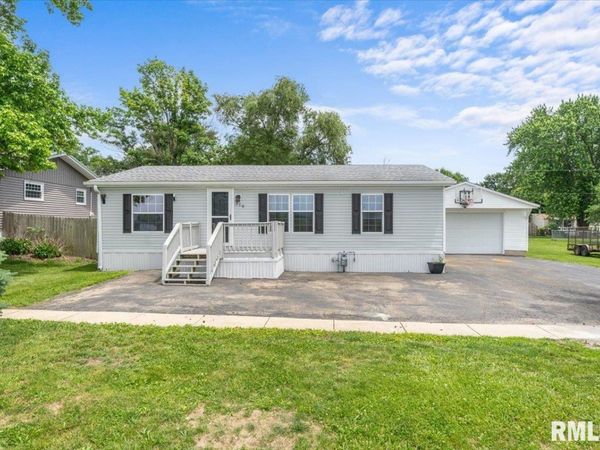 318 N Constant Street, Dawson, IL 62520