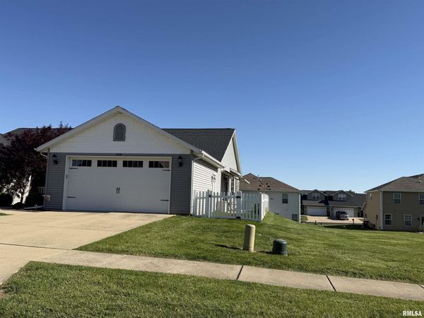 1116 DIXON Street, Washington, IL 61571