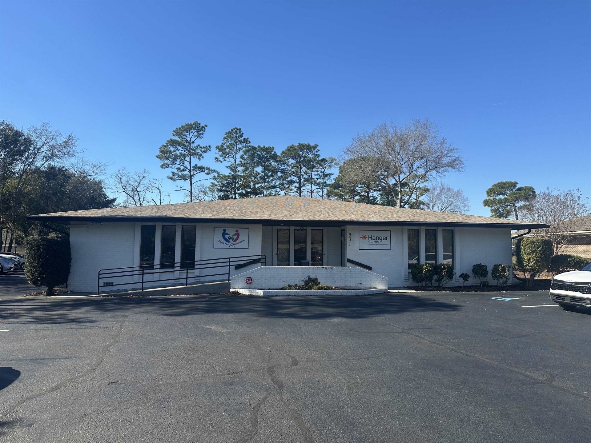 931 Medical Circle  Photo 1