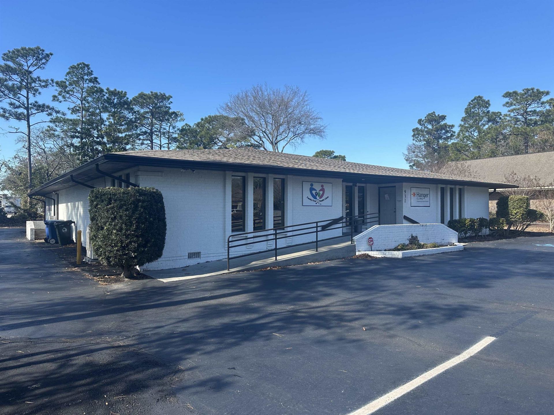 931 Medical Circle  Photo 2