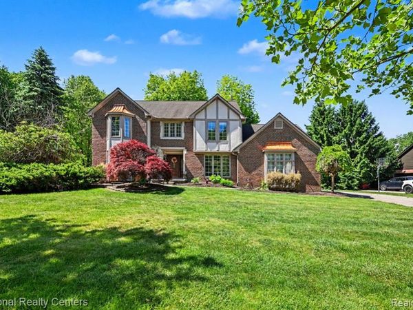 6515 Tamarack Drive, Troy, MI 48098