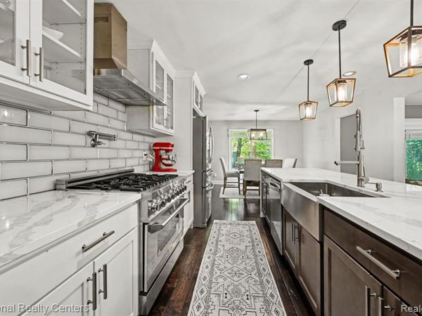 6515 Tamarack Drive, Troy, MI 48098