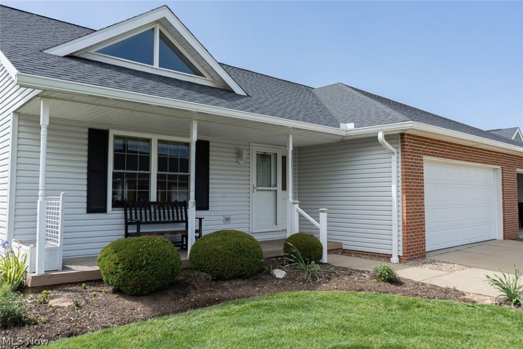 2765 Doral Circle Se, Massillon, OH 44646 Main Photo