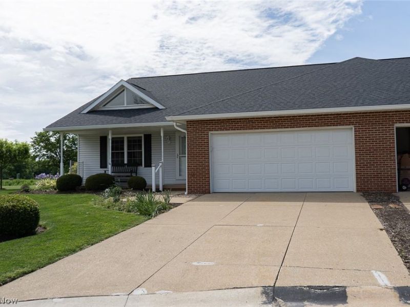 2765 Doral Circle SE, Massillon, OH 44646 Photo 3