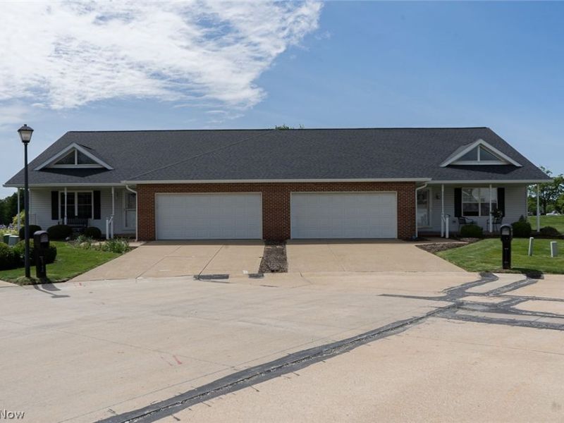 2765 Doral Circle SE, Massillon, OH 44646 Photo 4