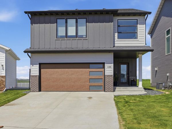 1186 Albert Court W, West Fargo, ND 58078