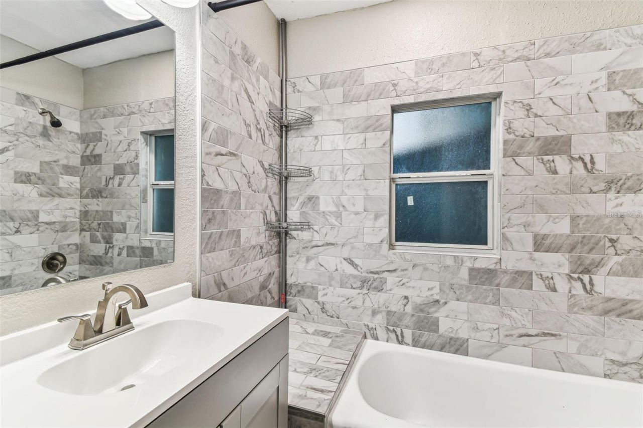 2329 7th Street S, Saint Petersburg, FL 33705 Photo