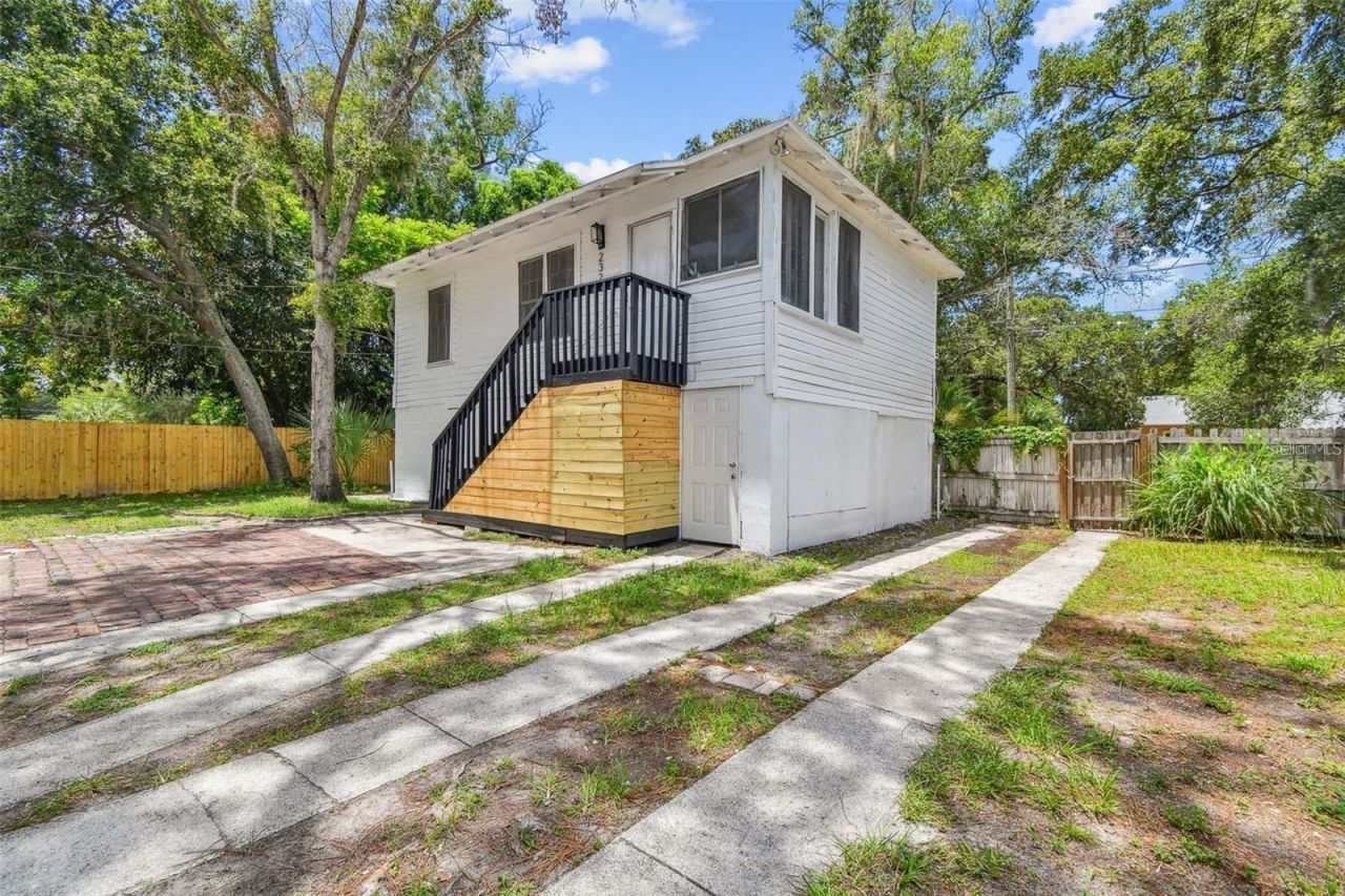 2329 7th Street S, Saint Petersburg, FL 33705 Photo