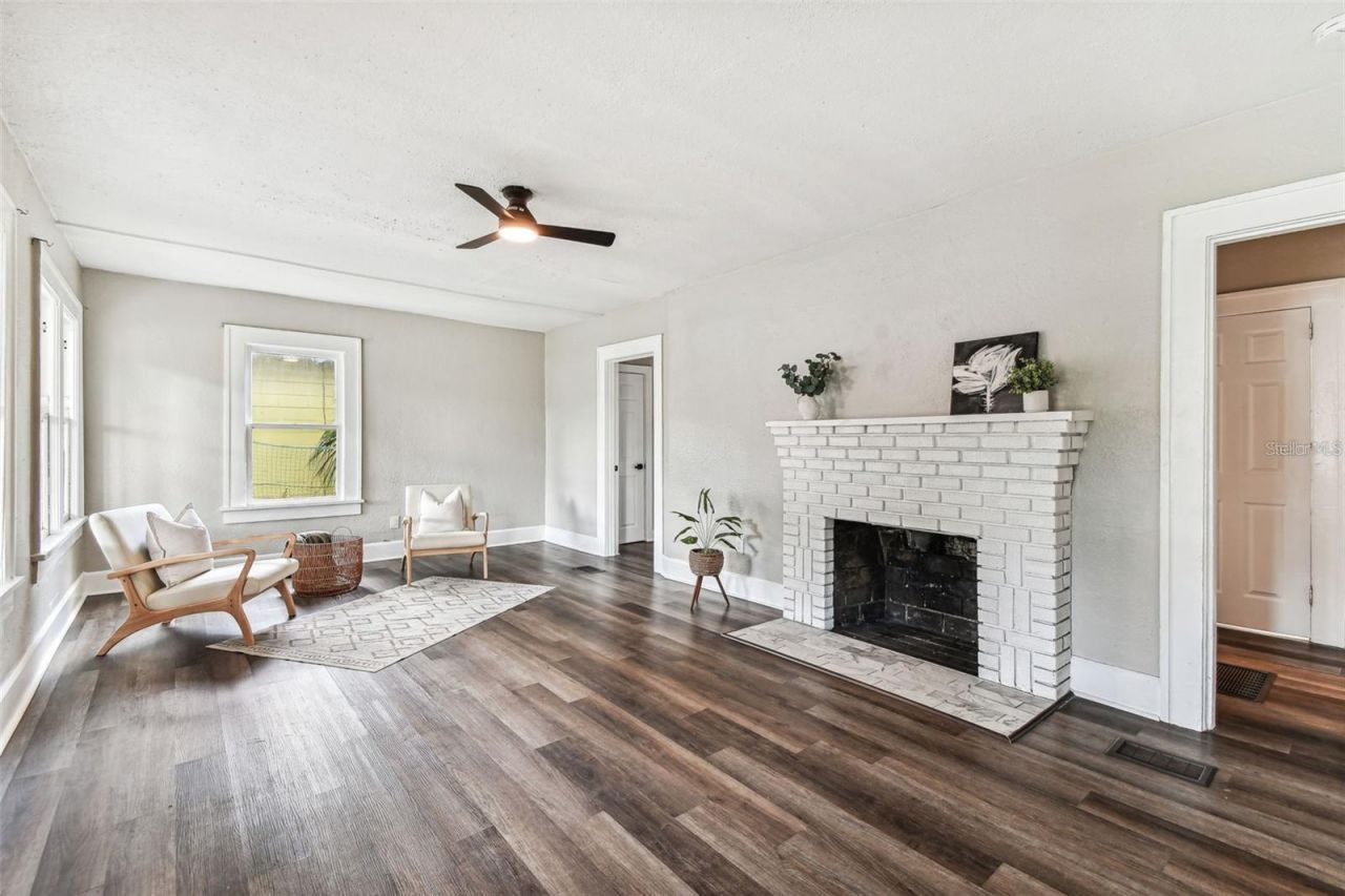 2329 7th Street S, Saint Petersburg, FL 33705 Photo