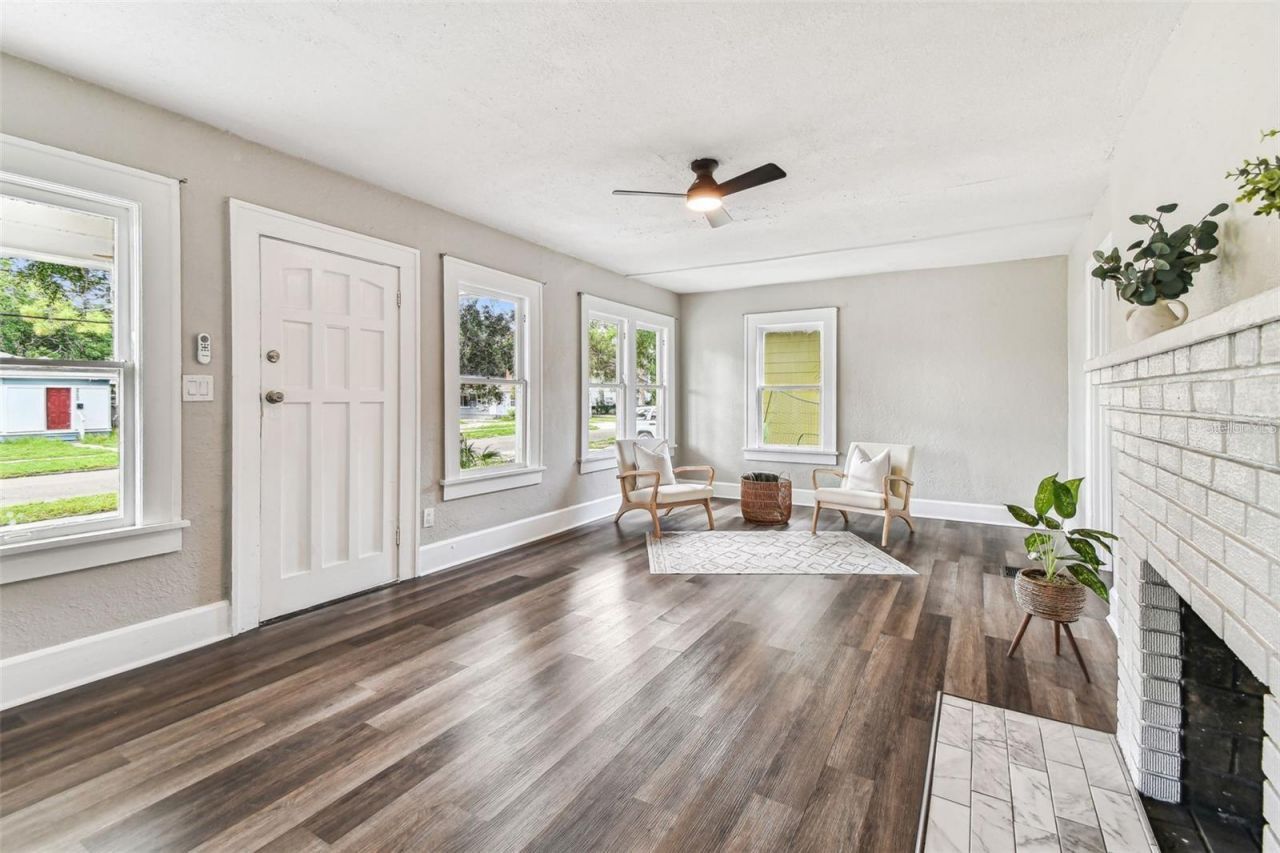 2329 7th Street S, Saint Petersburg, FL 33705 Photo