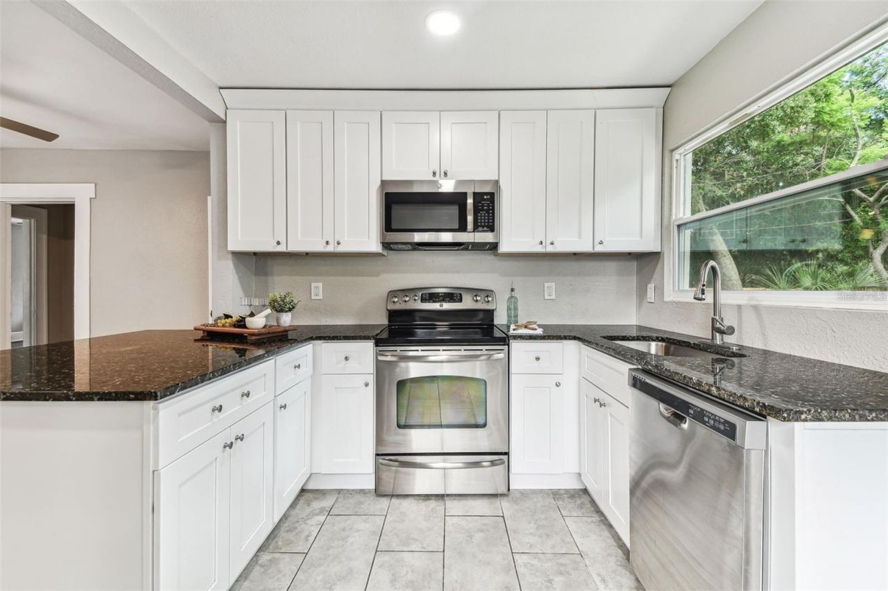 2329 7th Street S, Saint Petersburg, FL 33705 Photo