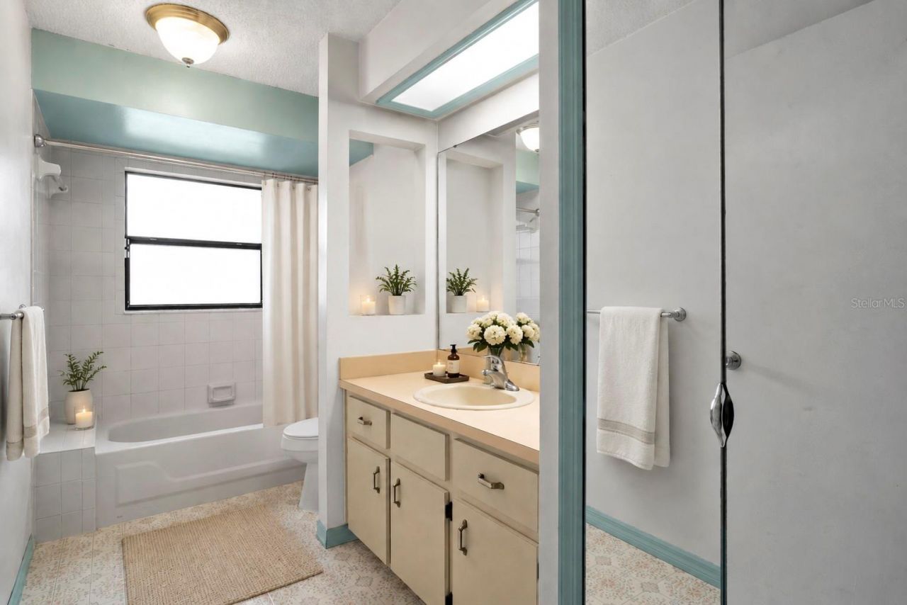 9109 Queen Elizabeth Court , Orlando, FL 32818 Photo