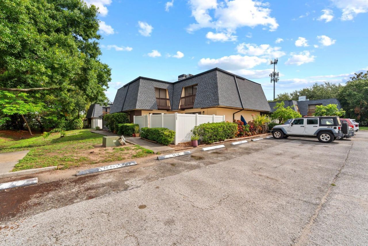 8118 Oak Trace Way, Unit C, Tampa, FL 33634 Main Photo