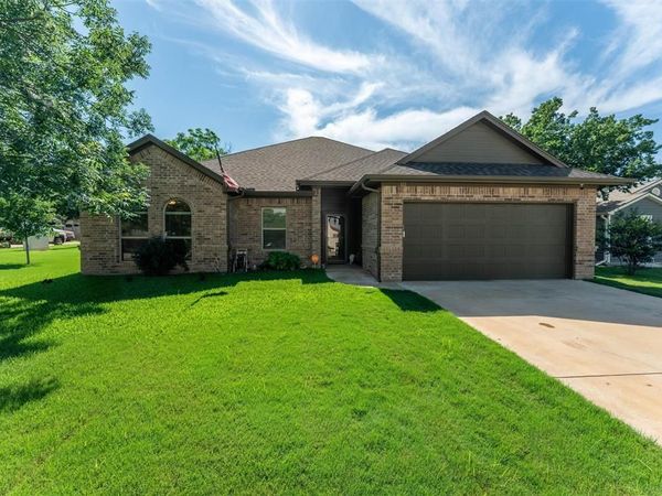 322 S Bowie Drive, Weatherford, TX 76086