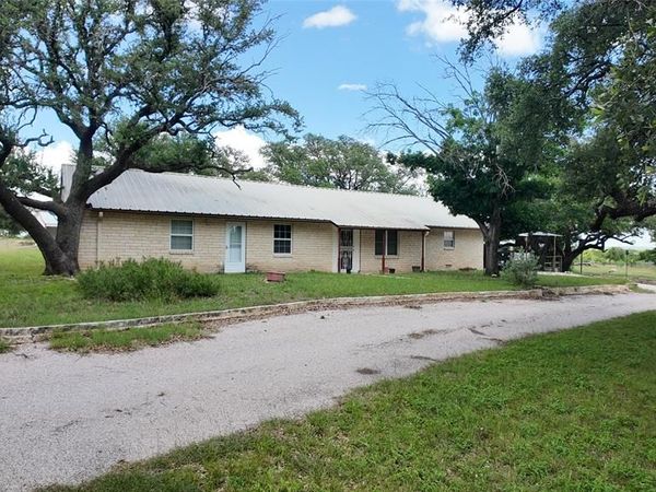 915 W Hwy 84 Highway W, Mullin, TX 76864