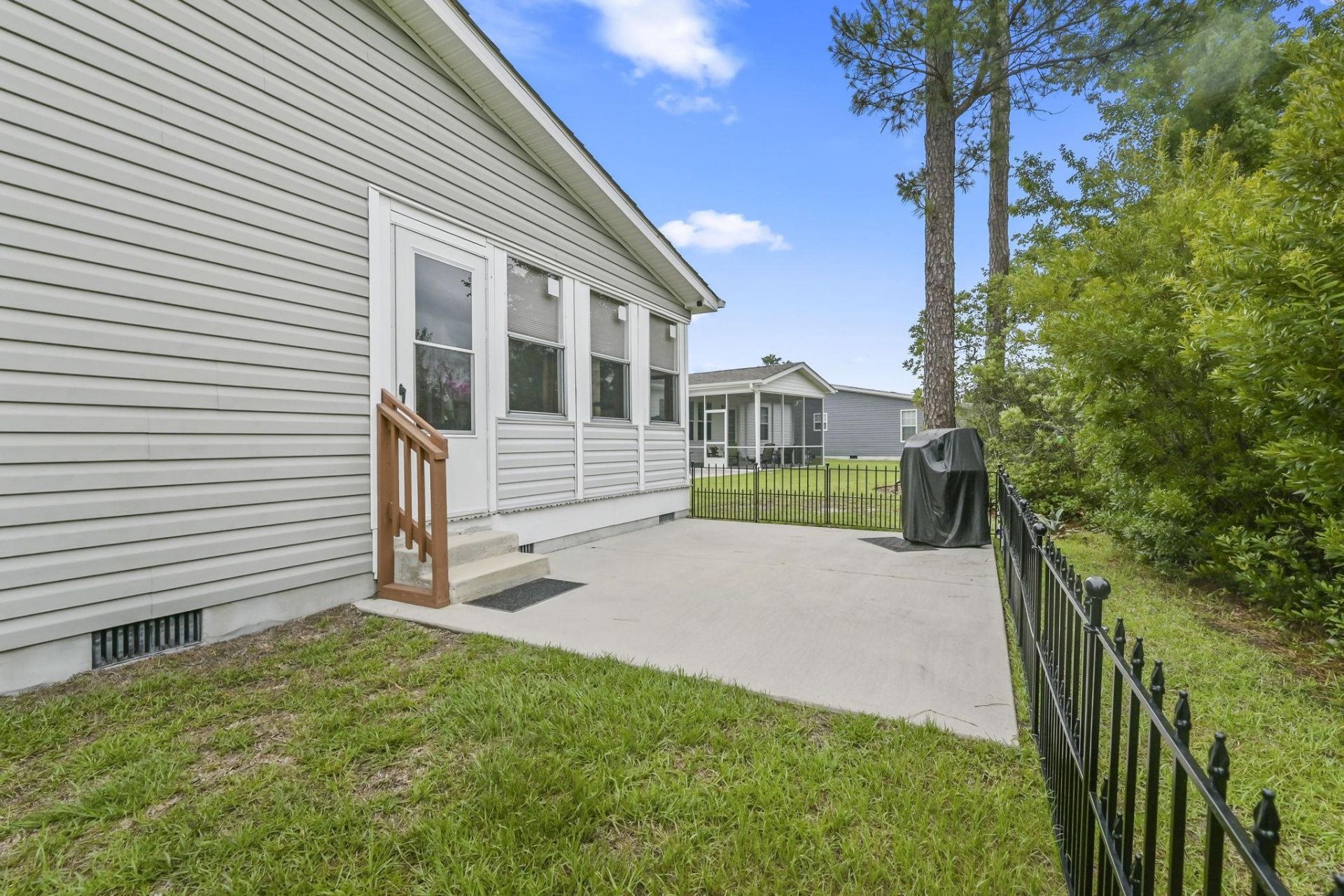 1777 Fairbanks Dr. Photo 22