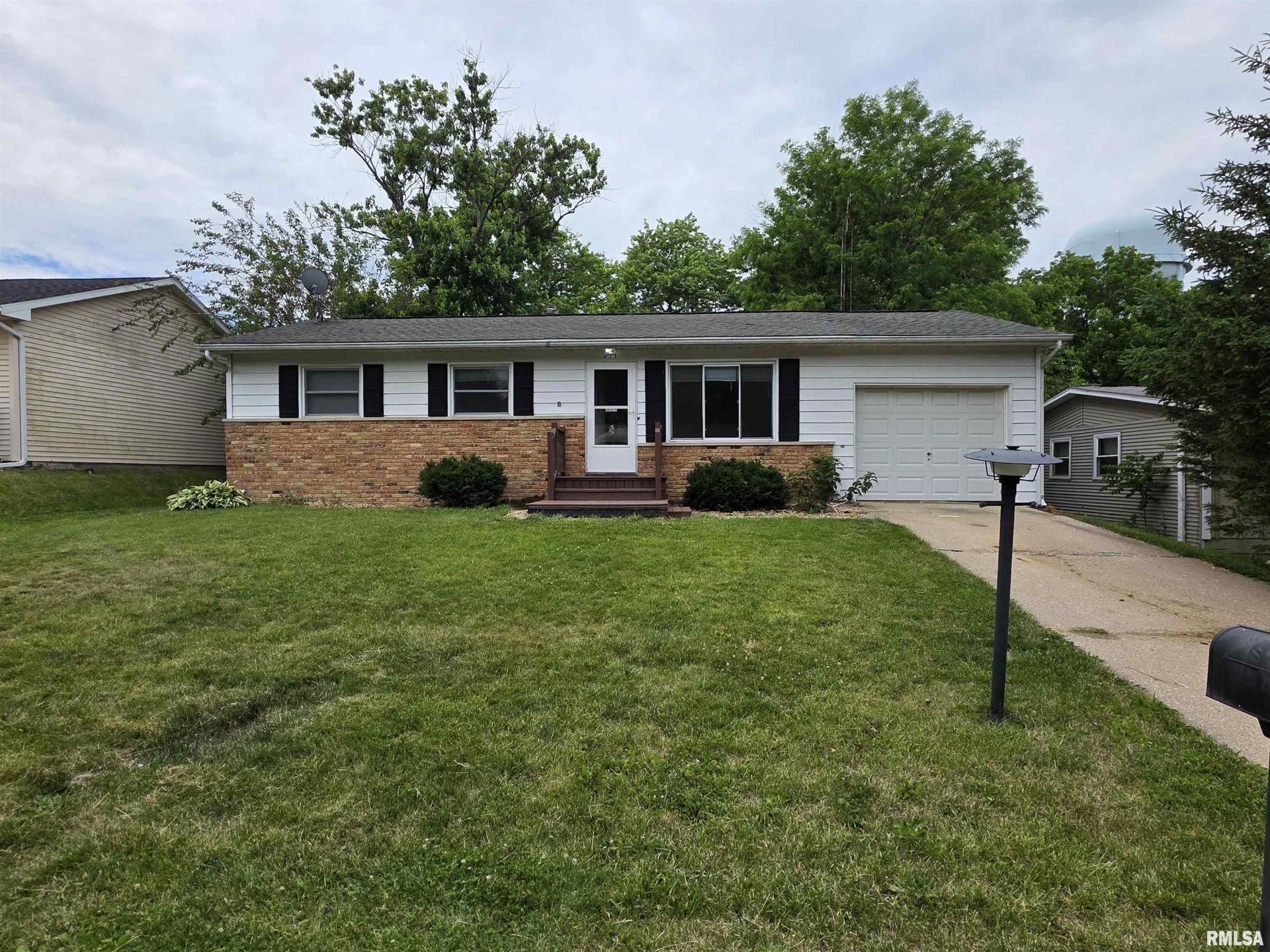 233 Briargate Road, Washington, IL 61571 Main Photo