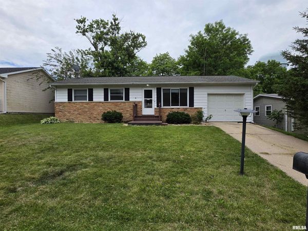 233 BRIARGATE Road, Washington, IL 61571
