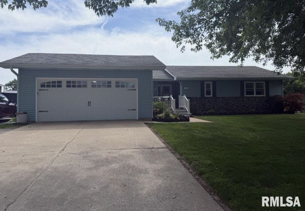 10 Timbercrest Drive, Sherman, IL 62684 Main Photo