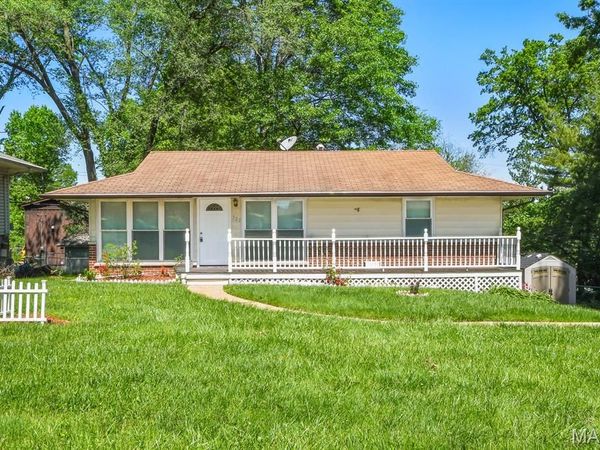 721 Montego Drive , St Louis, MO 63126