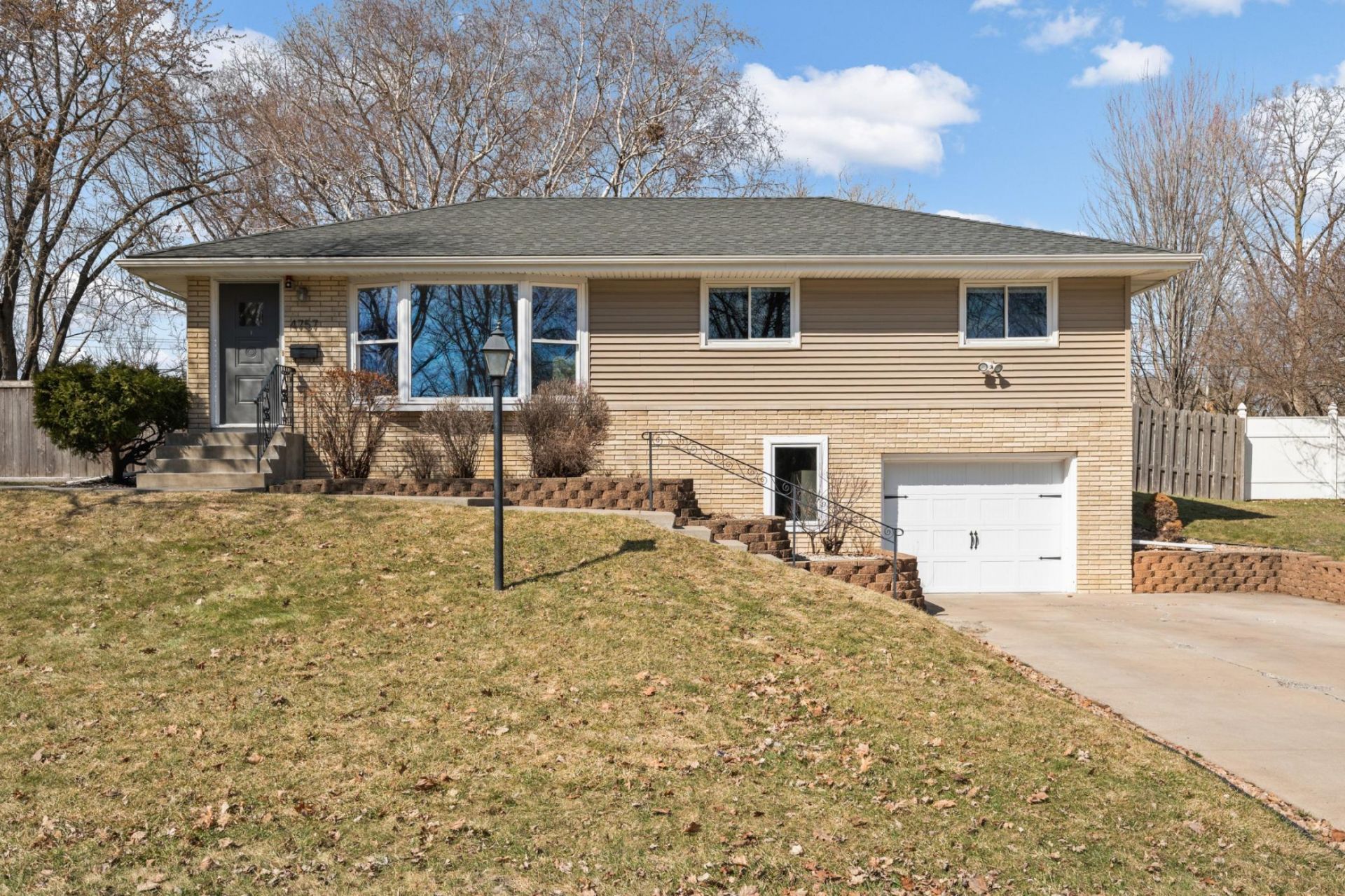 4757 Oregon Avenue N, New Hope, MN 55428