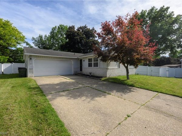 1310 Nottingham Square NE, Bolivar, OH 44612