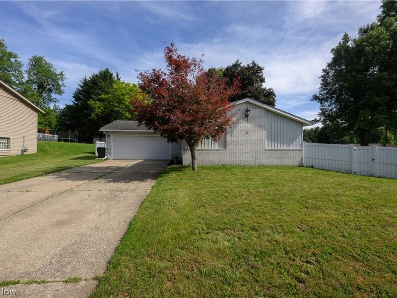 1310 Nottingham Square NE, Bolivar, OH 44612 Photo 2