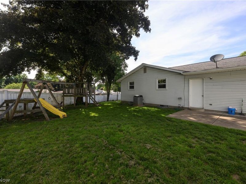 1310 Nottingham Square NE, Bolivar, OH 44612 Photo 3