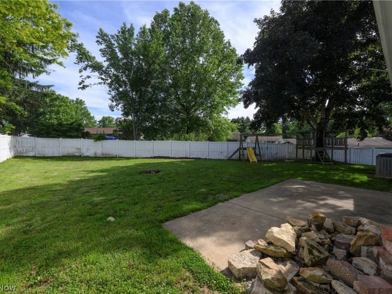 1310 Nottingham Square NE, Bolivar, OH 44612 Photo 9
