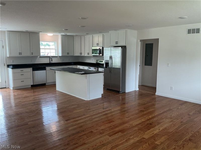 165 W 3rd Street , Frazeysburg, OH 43822 Photo 8