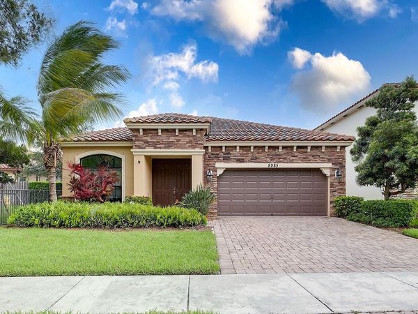 8985 Gulf Run Way, Lake Worth, FL 33467