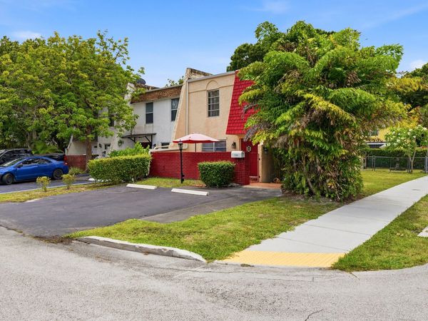 7599 NW 74th Avenue, Tamarac, FL 33321
