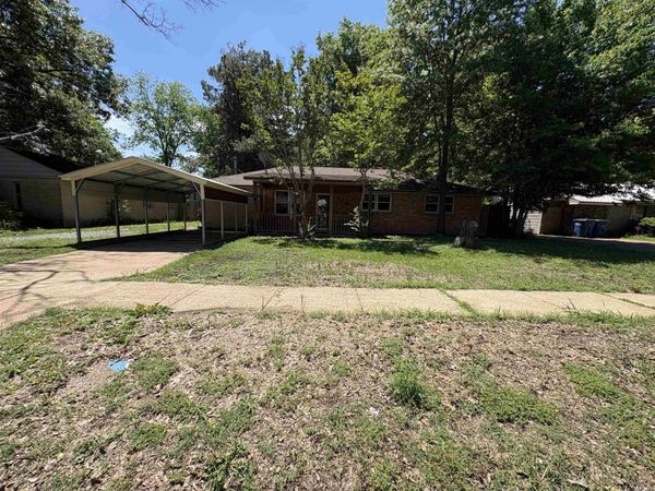 610 N Roselawn, West Memphis, AR 72301