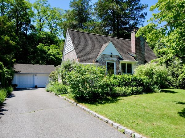 18 Cedar Drive, Huntington, NY 11743