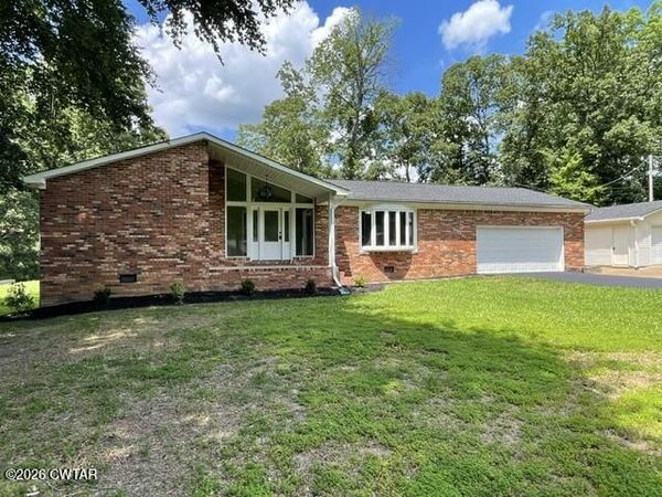 195 Scenic Hill Drive , Paris, TN 38242