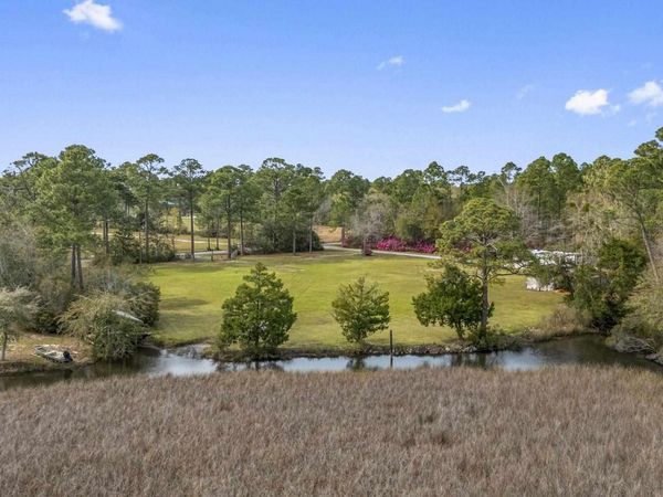 7524 Petersen Pt Rd, Milton, FL 32583